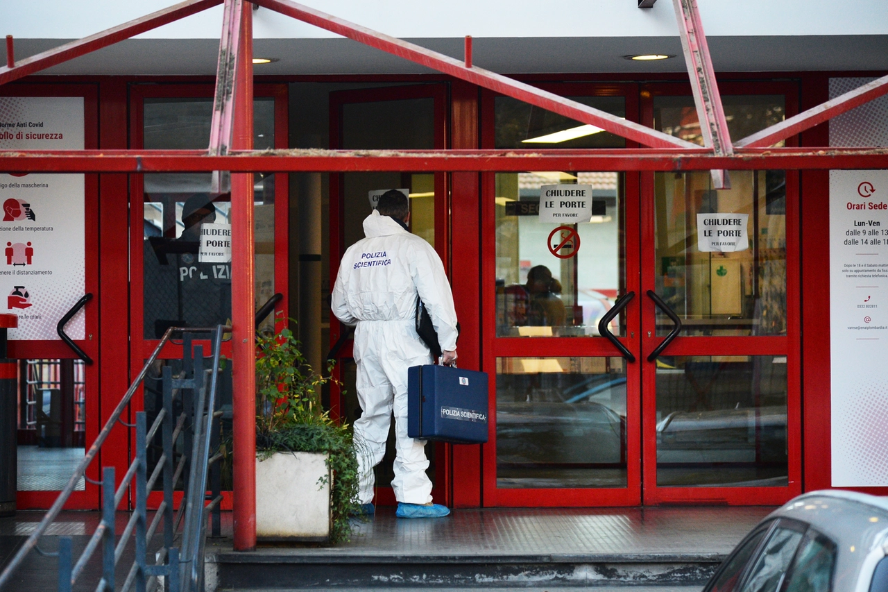 L'arrivo della Polizia scientifica all'Enaip la mattina dell'accoltellamento