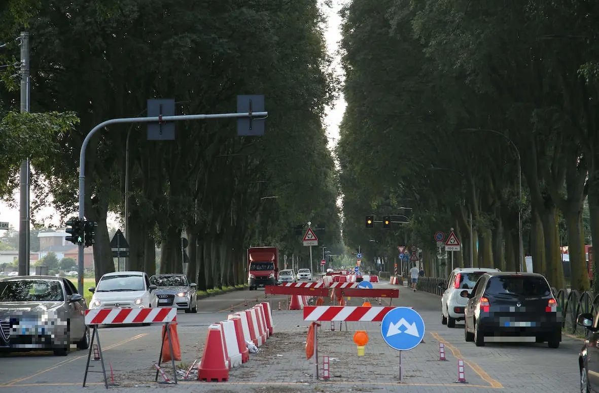 Monza, cantiere infinito in viale Campania: nuovi lavori a settembre