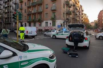 Pedoni sempre più a rischio, anche sulle strisce: 485 morti in un anno. I numeri a Milano e in Lombardia