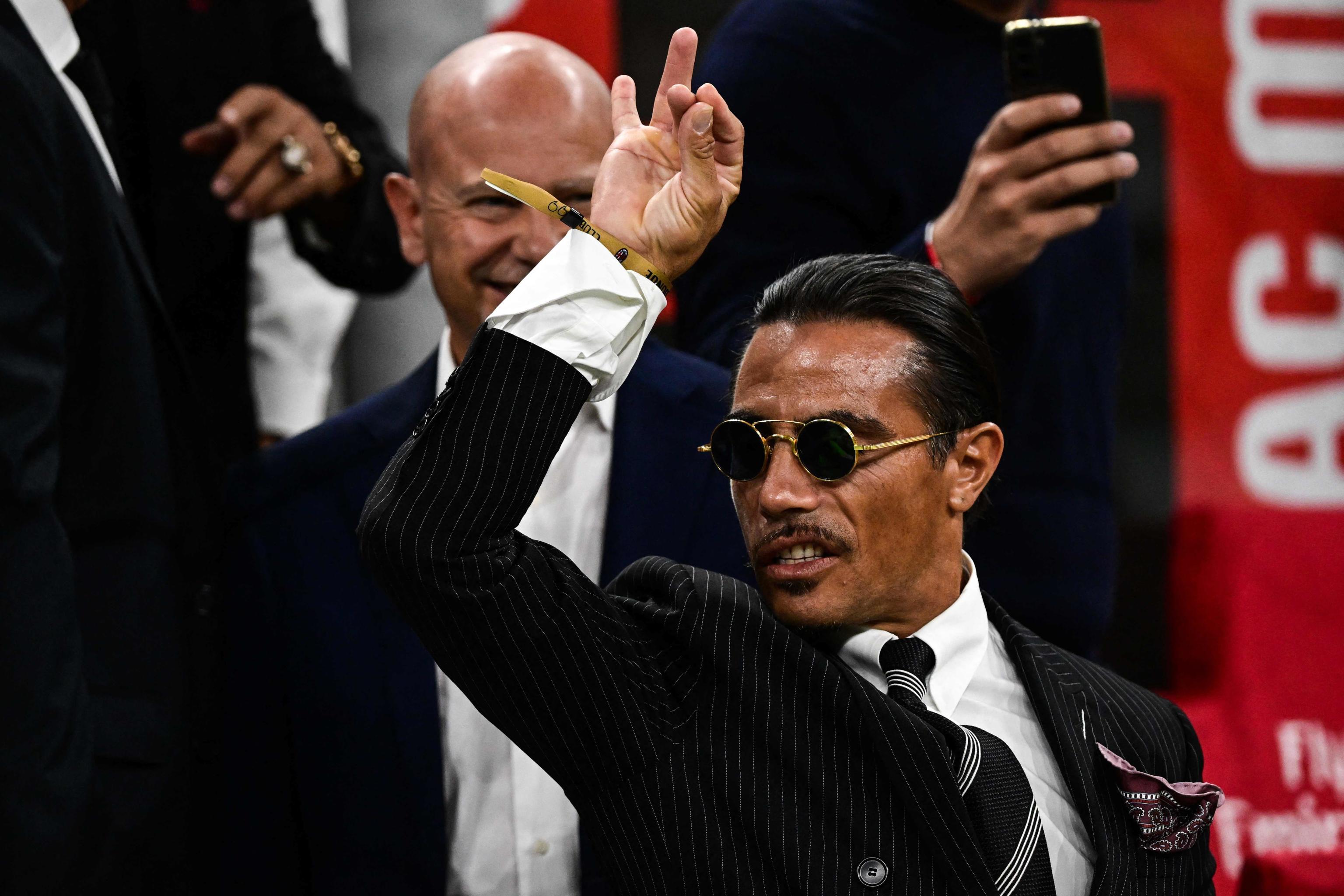 Salt Bae apre un ristorante a Milano? L’annuncio sui social