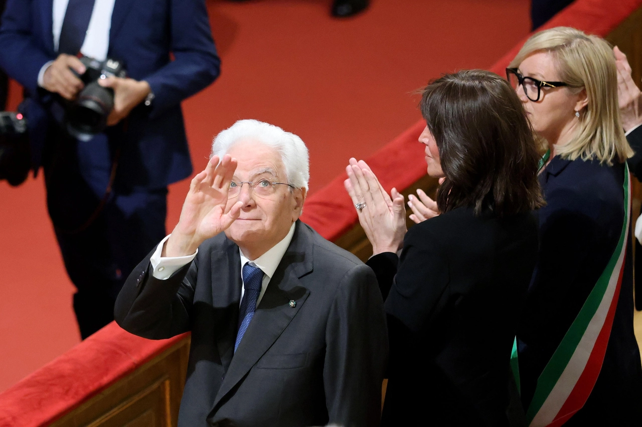 Il saluto di Mattarella al teatro Grande (Venezia)