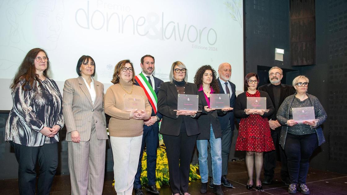 https://www.ilgiorno.it/image-service/view/acePublic/alias/contentid/ZjRjZmViM2EtYjFjOC00/0/chiusa-la-maratona-al-femminile-premiate-5-imprenditrici-al-top.jpeg?f=16:9&w=1200&h=630