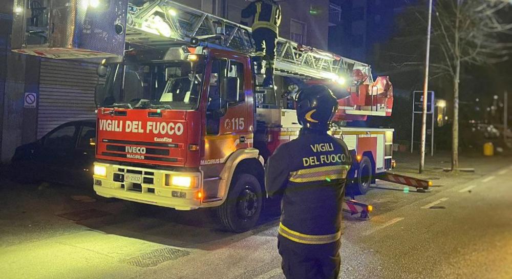 Lecco, tempesta di vento sferza il lago: 25 interventi di soccorso per i vigili del fuoco