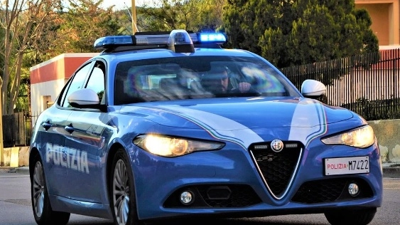 Controlli della polizia in via Anzani a Como (Foto d'archivio)