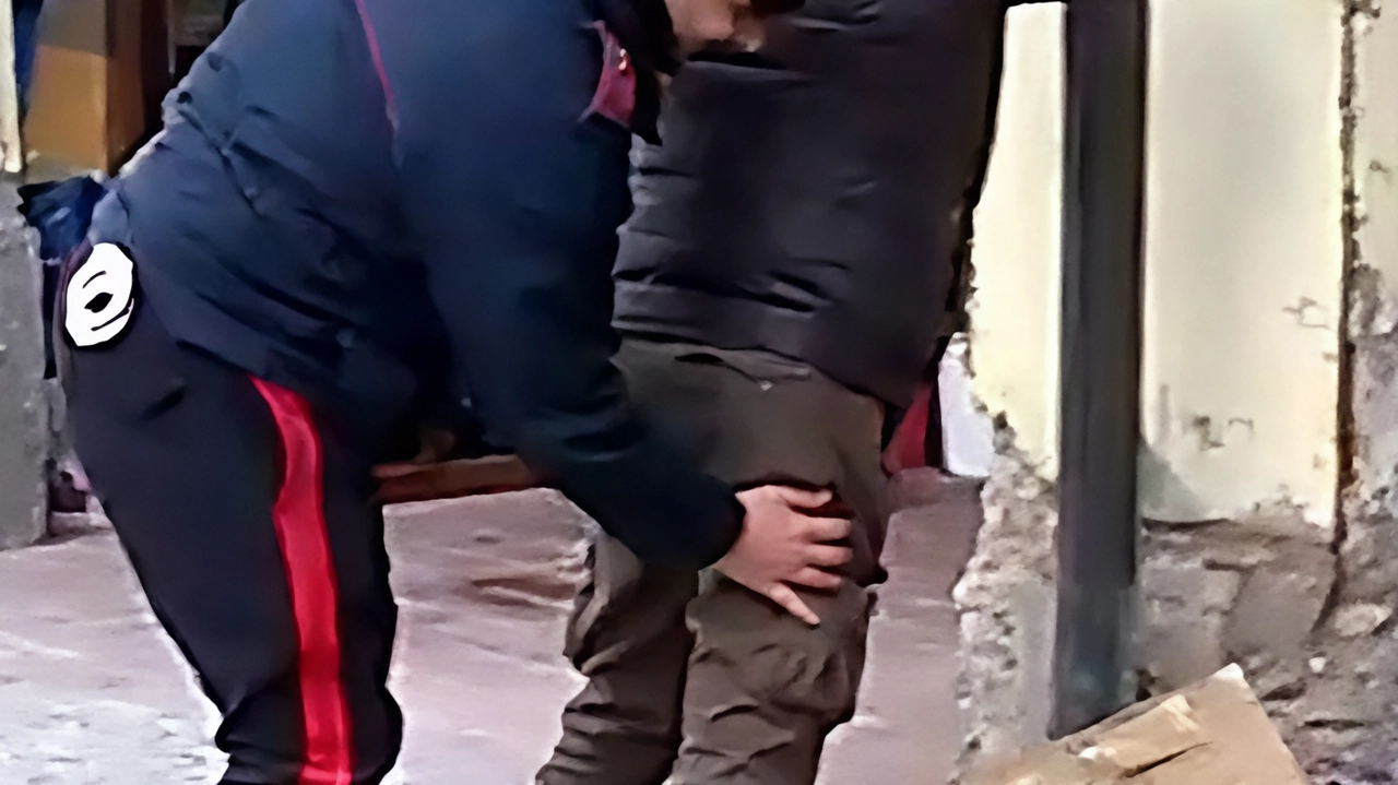 Ghetto smantellato ad Antegnate: carabinieri e Polizia locale sgomberano cinque appartamenti occupati abusivamente, ripristinando la legalità e migliorando le condizioni igieniche precarie.