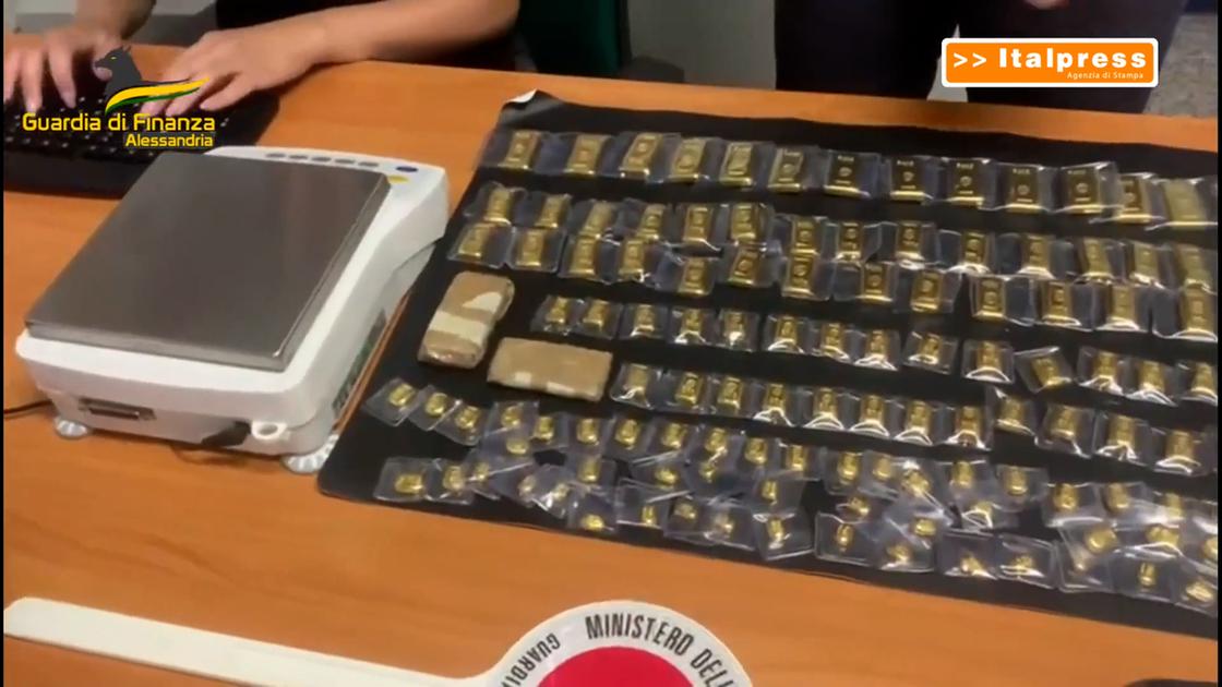 131 lingotti d’oro e 50mila euro nel baule dell’auto: sequestrato il “tesoro” del legale di un’azienda milanese