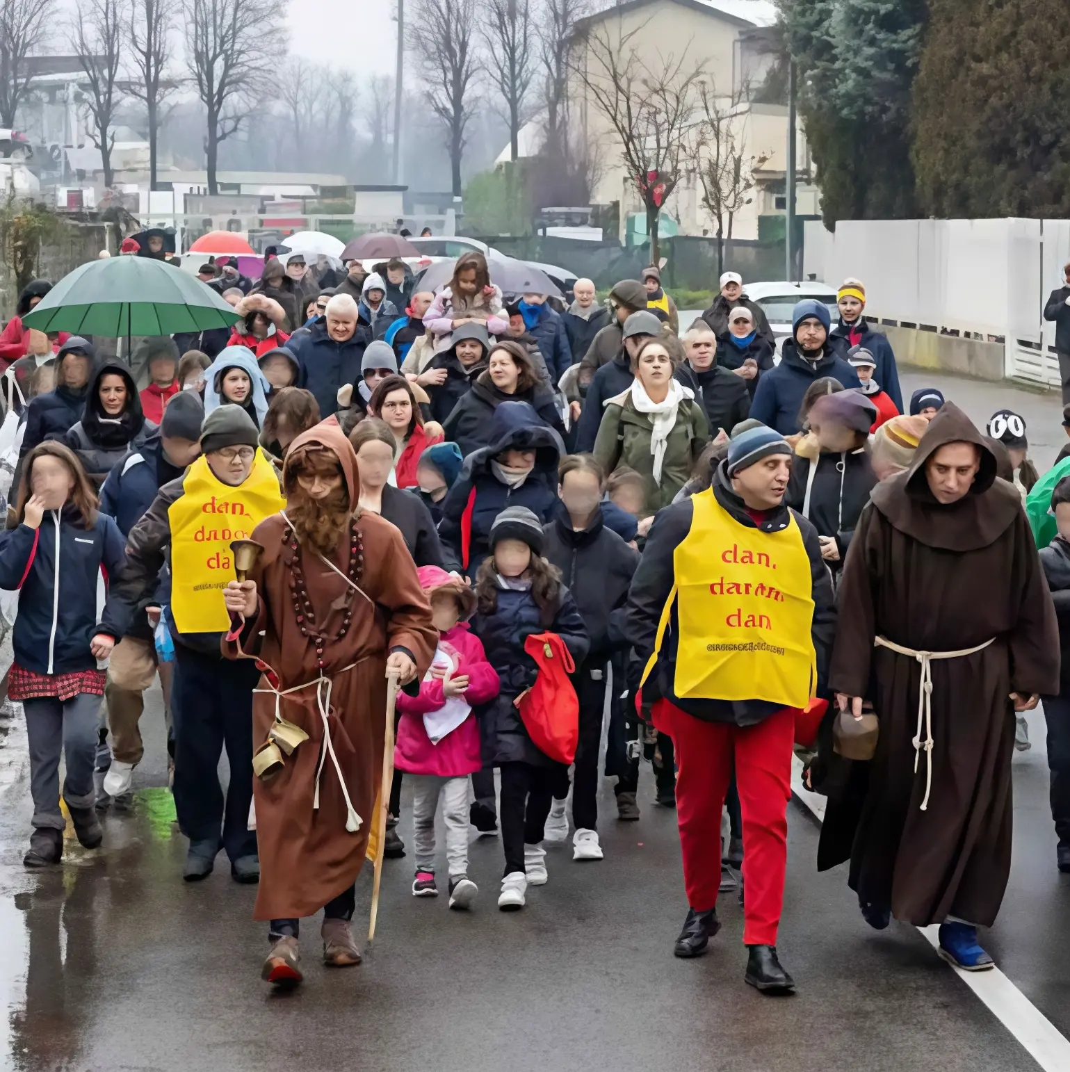 Il corteo dei bambini per le “scampanellate“ del Dan Daran Dan