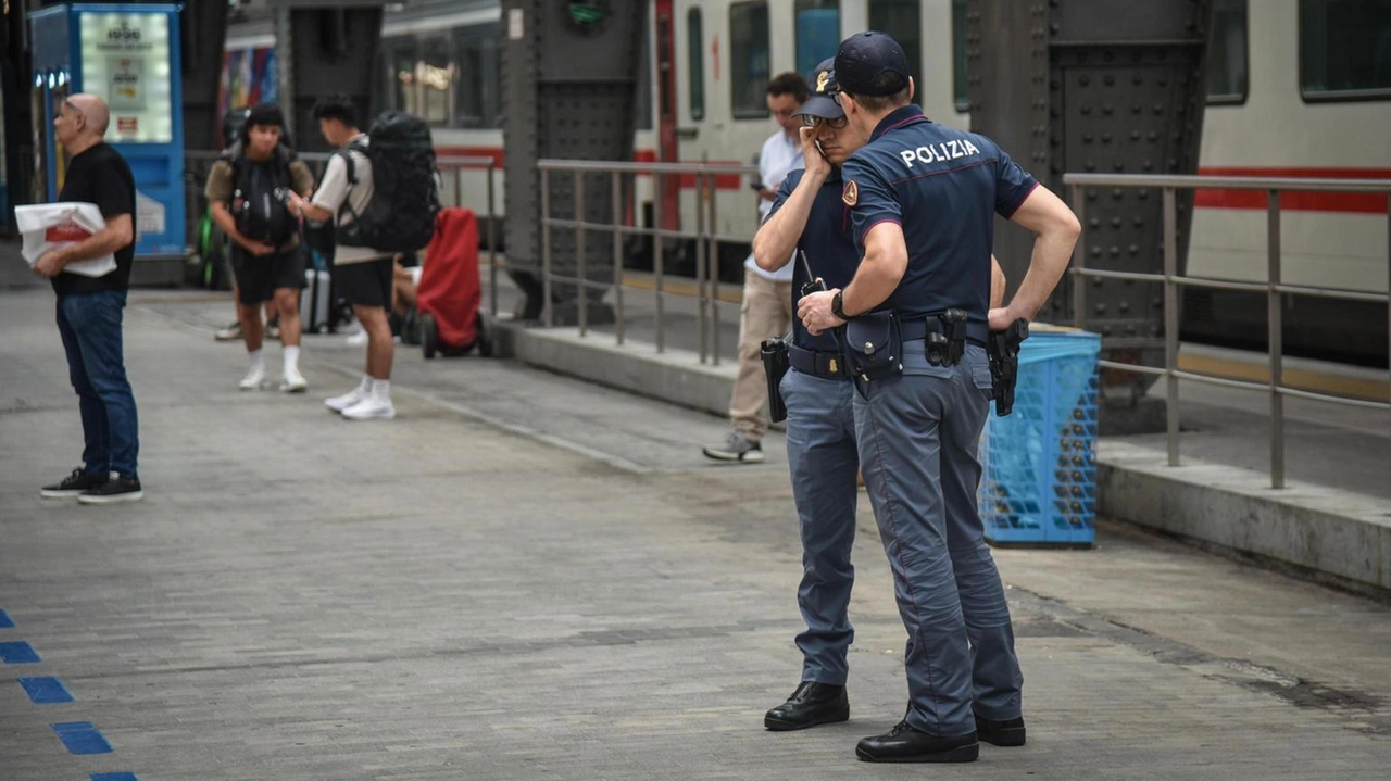 Agenti in stazione di Milano Centrale (Foto d'archivio)