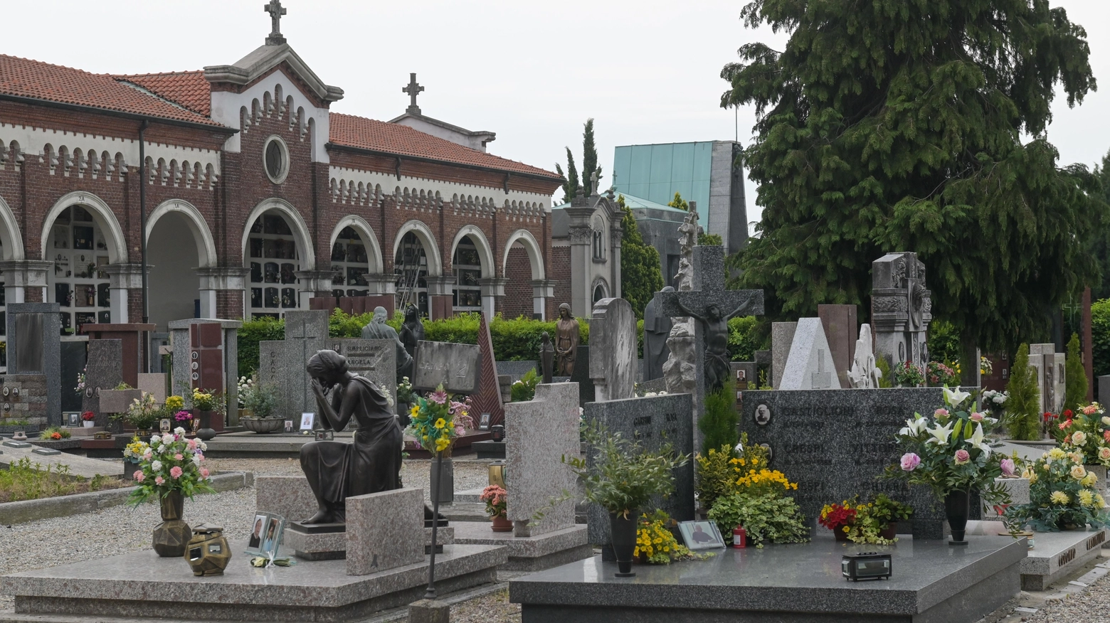 Il cimitero di Busto Arsizio ospita il Sacrario dei Caduti