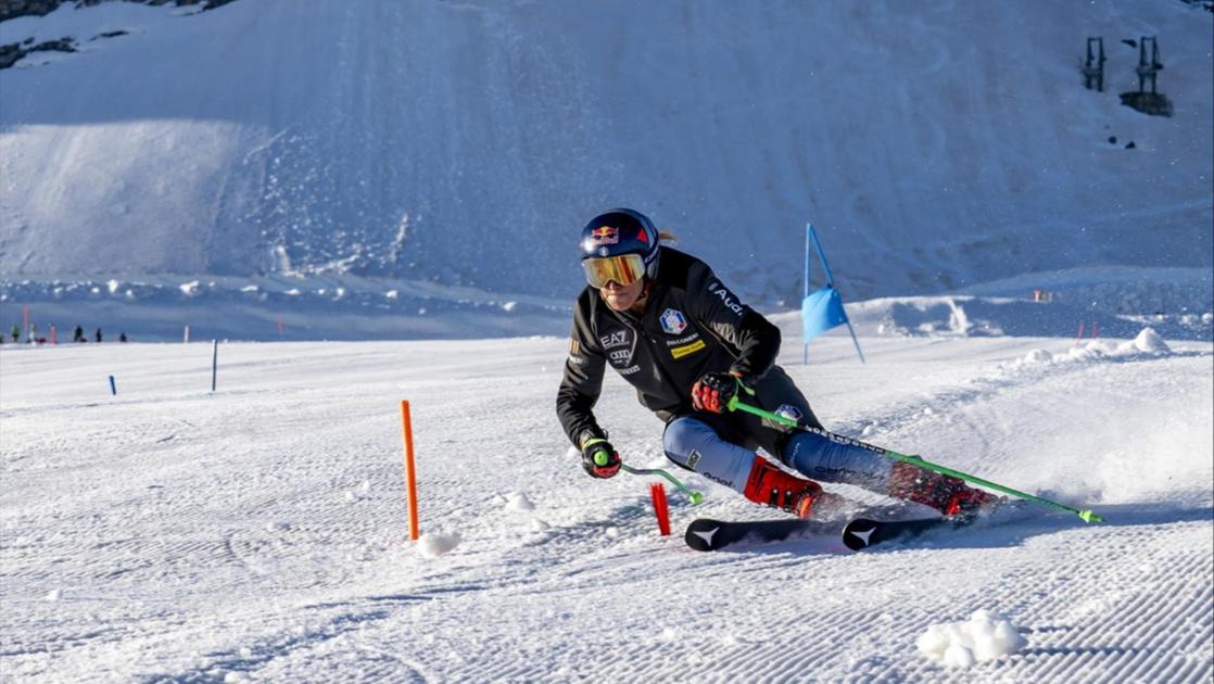 Sofia Goggia torna sugli sci dopo l’infortunio: l’atleta bergamasca si allena sullo Stelvio