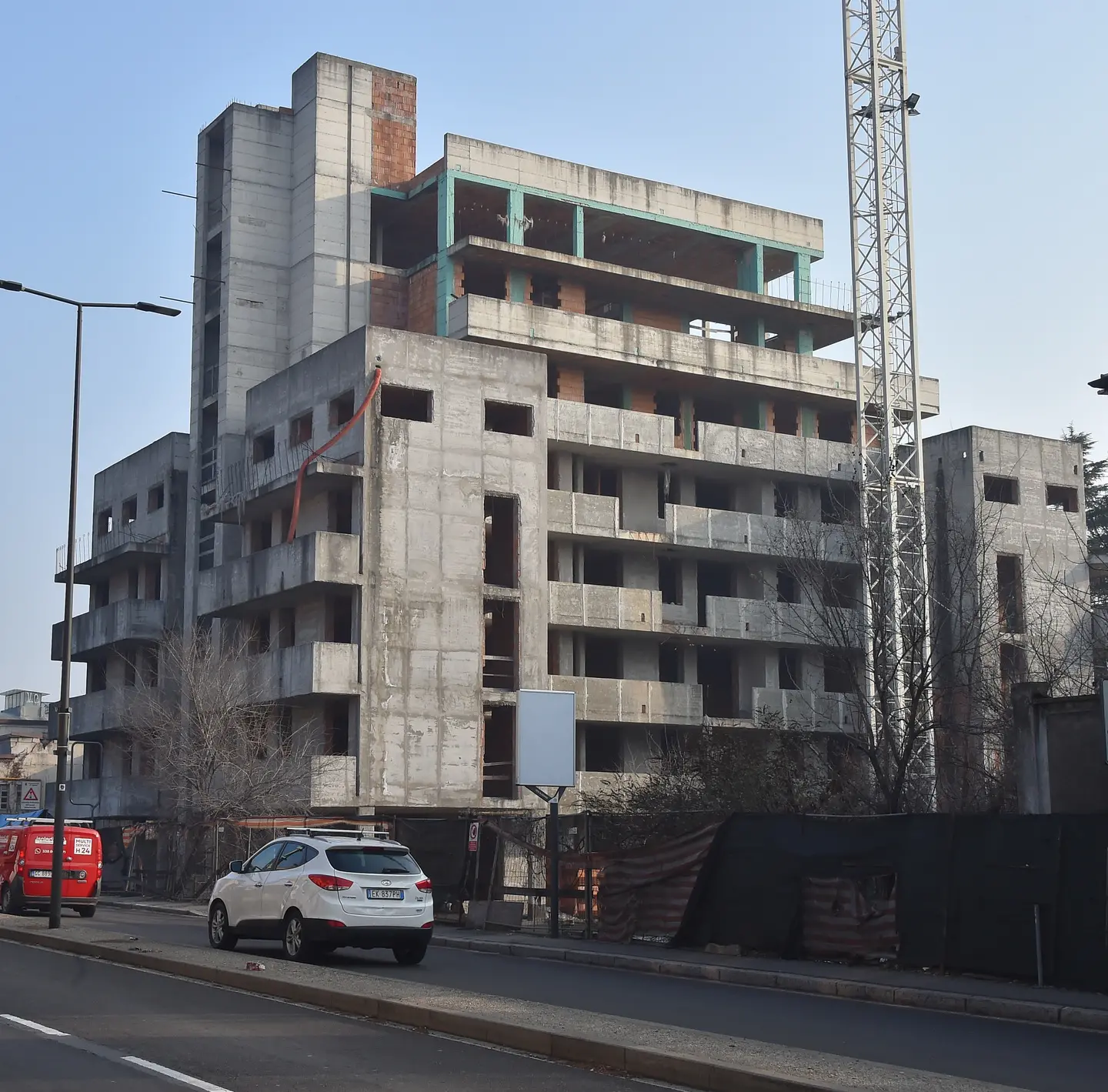 Legnano, ecomostro in viale Cadorna: la svolta è più vicina. Decisivo il silos a rischio crollo