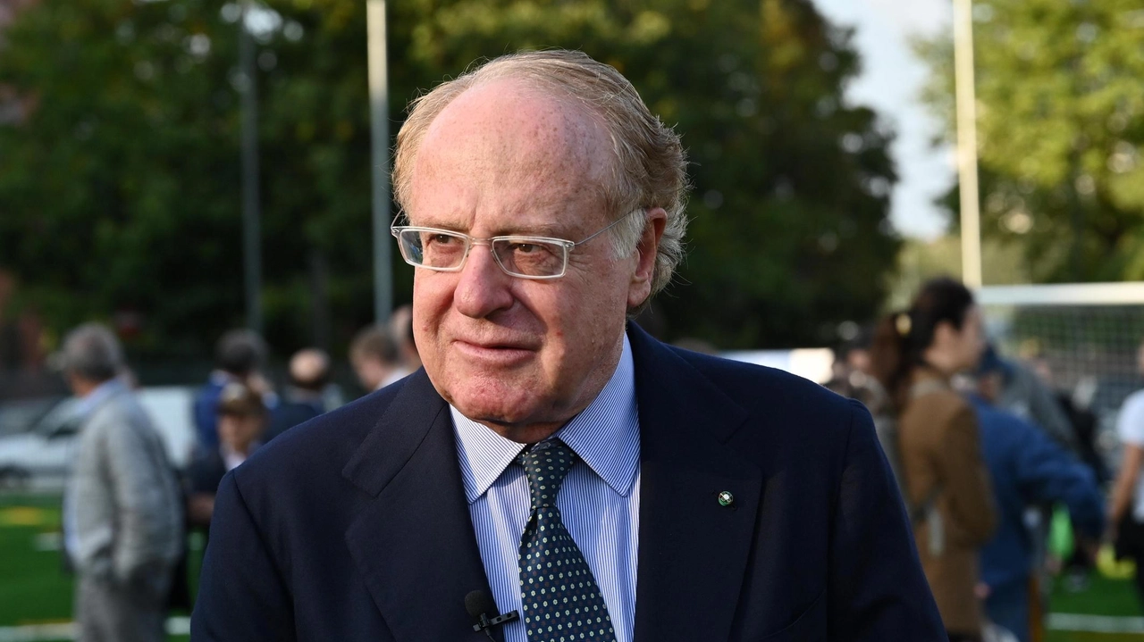 Il presidente del Milan, Paolo Scaroni, esclude l'ipotesi di un bonus per la costruzione di uno stadio nuovo e smentisce voci su valutazione di San Siro. Resta alta la preoccupazione per il futuro.