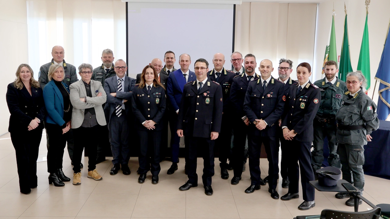 In alto gli agenti della polizia provinciale: sono operativi in tutta la Brianza