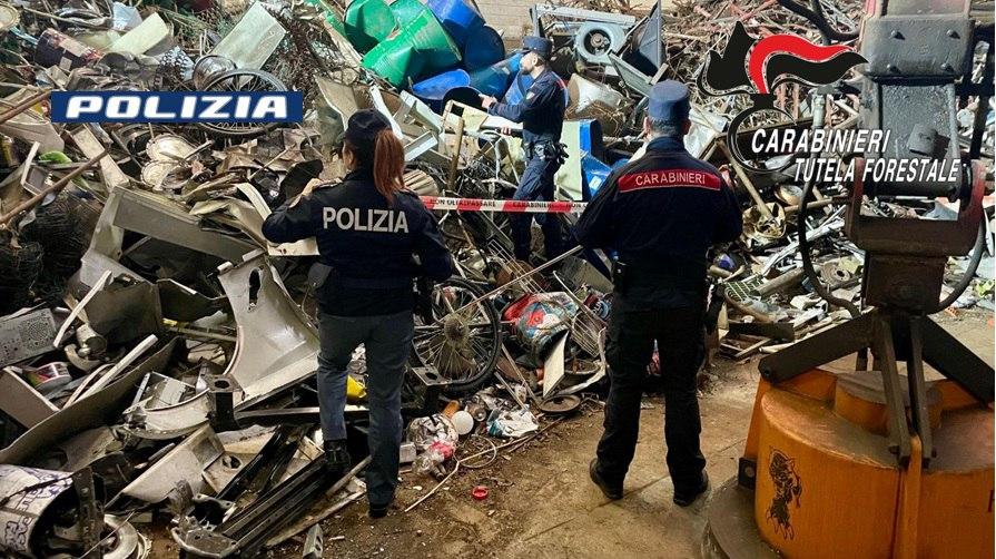 Stoccava senza permesso 2.500 tonnellate di rifiuti. Società bresciana nel mirino di Forestali e polizia, due indagati