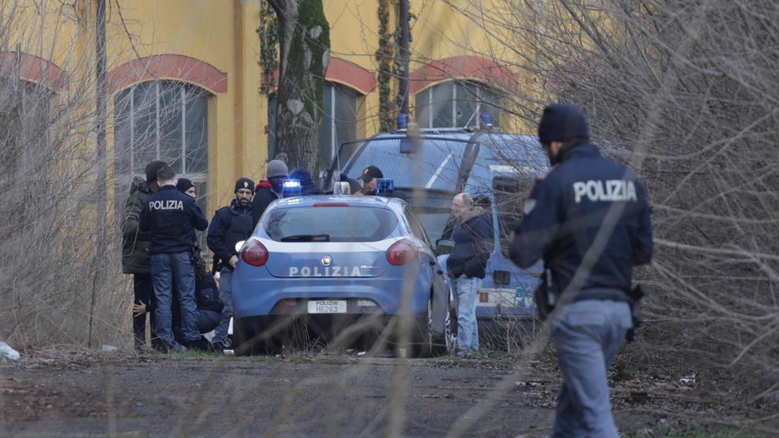 Il rapinatore pendolare vinto dai sensi di colpa: si presenta alla polizia e confessa i colpi