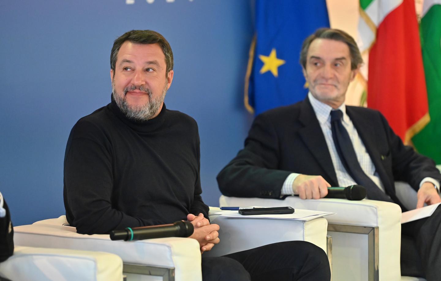 https://www.ilgiorno.it/image-service/view/acePublic/alias/contentid/ZmFiZjYwNGUtMmE5Yi00/0/matteo-salvini-e-attilio-fontana.jpeg