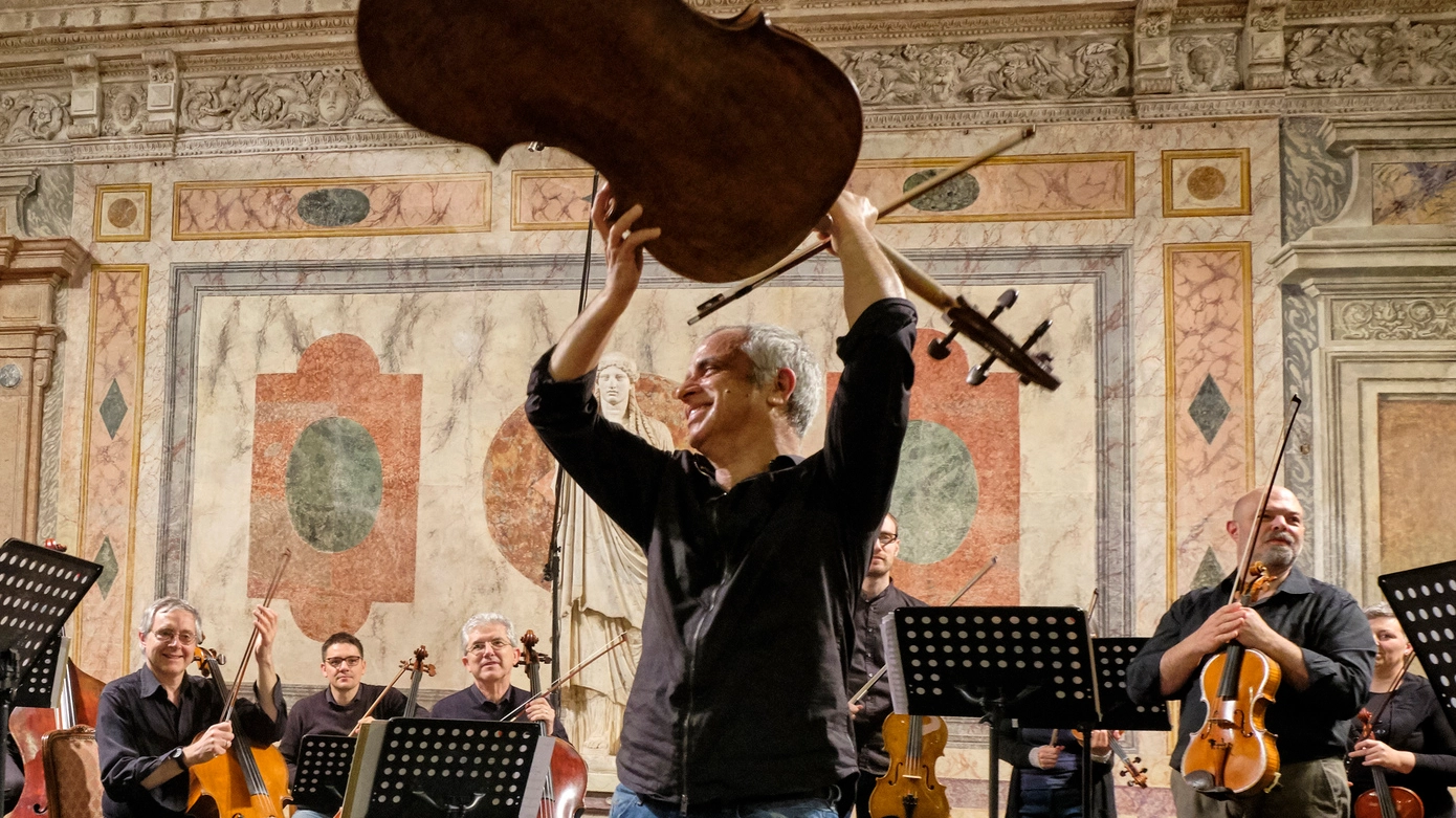 Giovanni Sollima, 61 anni, compositore e violoncellista, è originario di Palermo