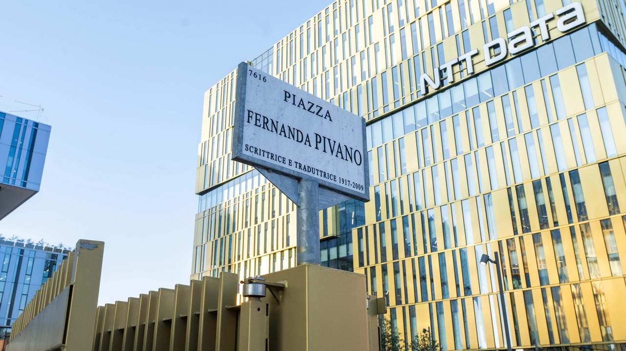 Il centro del business district è la nuova piazza dedicata alla scrittrice Fernanda Pivano scomparsa nel 2009 Si affacciano sulla piazza i nuovi uffici di...