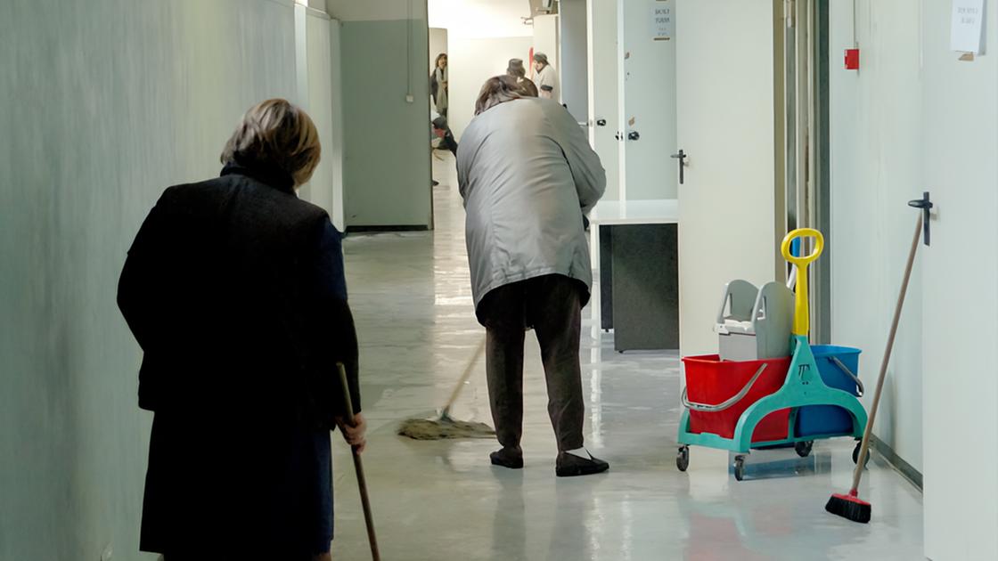 Vandali otturano lavandino e bidet. Allagato un piano della scuola