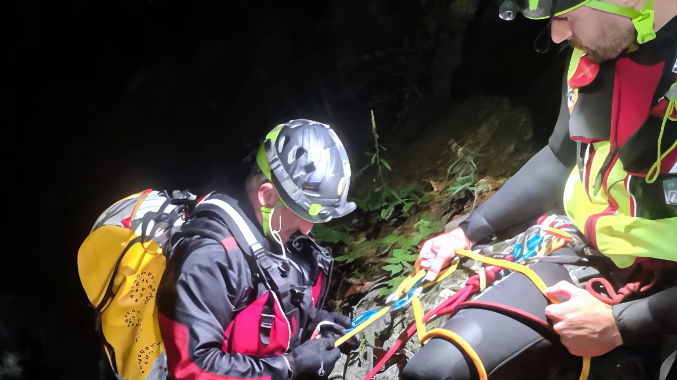 L’escursionista, solo e disorientato, si è smarrito sull’Alpe Manavello nella zona di Mandello del Lario. È stato rintracciato grazie al Gps del cellulare: era infreddolito e impaurito