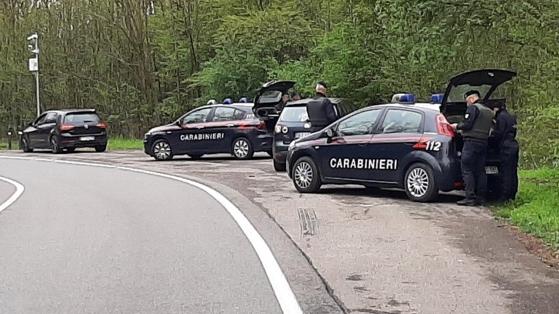 Solbiate con Cagno, vede i carabinieri e se la dà a gambe: scoperto con la droga