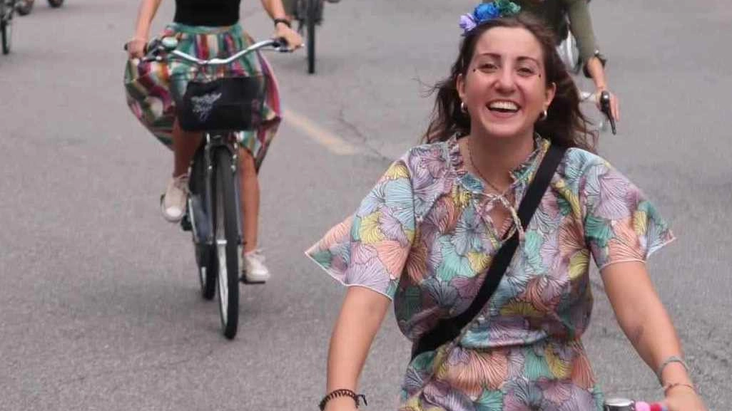 Ilaria Fiorillo in bicicletta