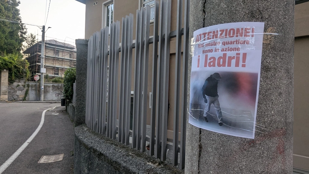 Uno dei volantini apparsi sulle strade alla periferia di Saronno