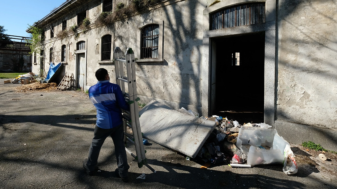 I capannoni e le tettoie (sotto a sinistra) dell’ex Macello in stato di abbandono