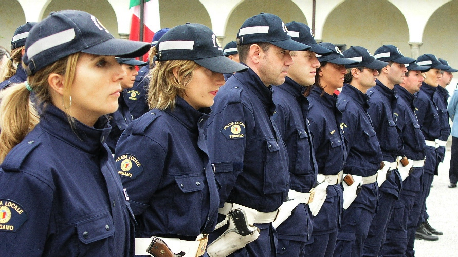 Agenti della polizia locale di Bergamo