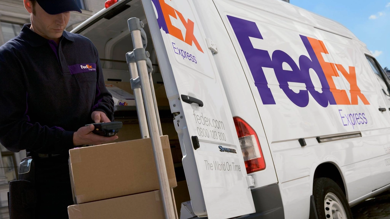 FedEx, leader nazionale e internazionali dei trasporti e delle consegne, è al centro di un'inchiesta della Procura di Milano