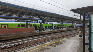 Nubifragio in Lombardia, treni soppressi e ritardi fino a 230 minuti: enormi disagi sulla Varese-Milano-Treviglio