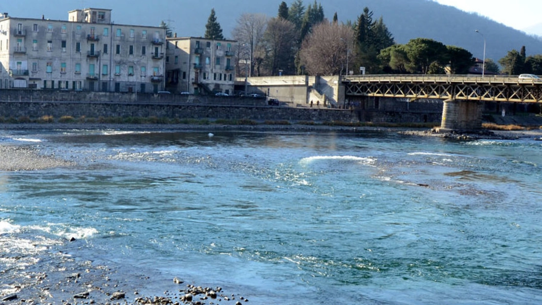 Regione Lombardia finanzia l’opera che dovrà restituire acqua al bacino. Un progetto di navigabilità e incursioni di frodo hanno eroso i livelli. Il Parco Adda Nord: "A rischio l’habitat e la sicurezza dei manufatti"