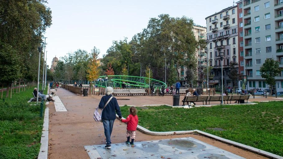 I nuovi giardini Argonne: "Qui giochi e divertimento. Ma rincari e senzatetto"